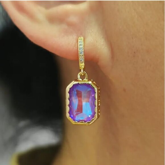 NEW 18K Gold Plated Iridescent Purple Emerald Cut Crystal Drop Earrings - Picture 1 of 3